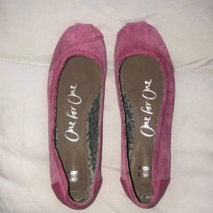 Very cute, pink, suede size 6 Toms flats!